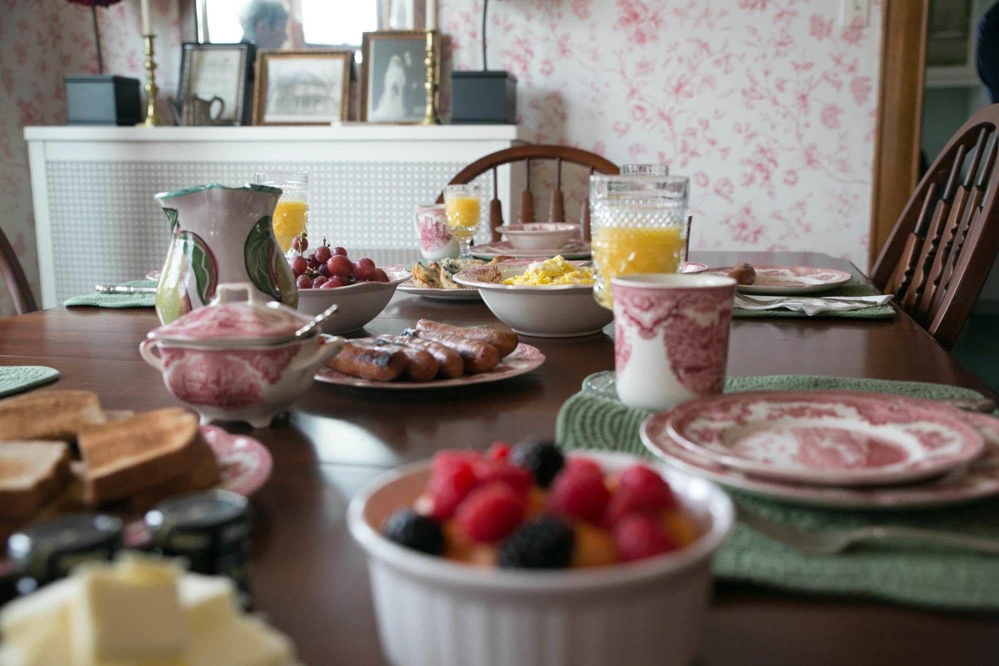 נייפרוויל Harrison House Bed & Breakfast מראה חיצוני תמונה