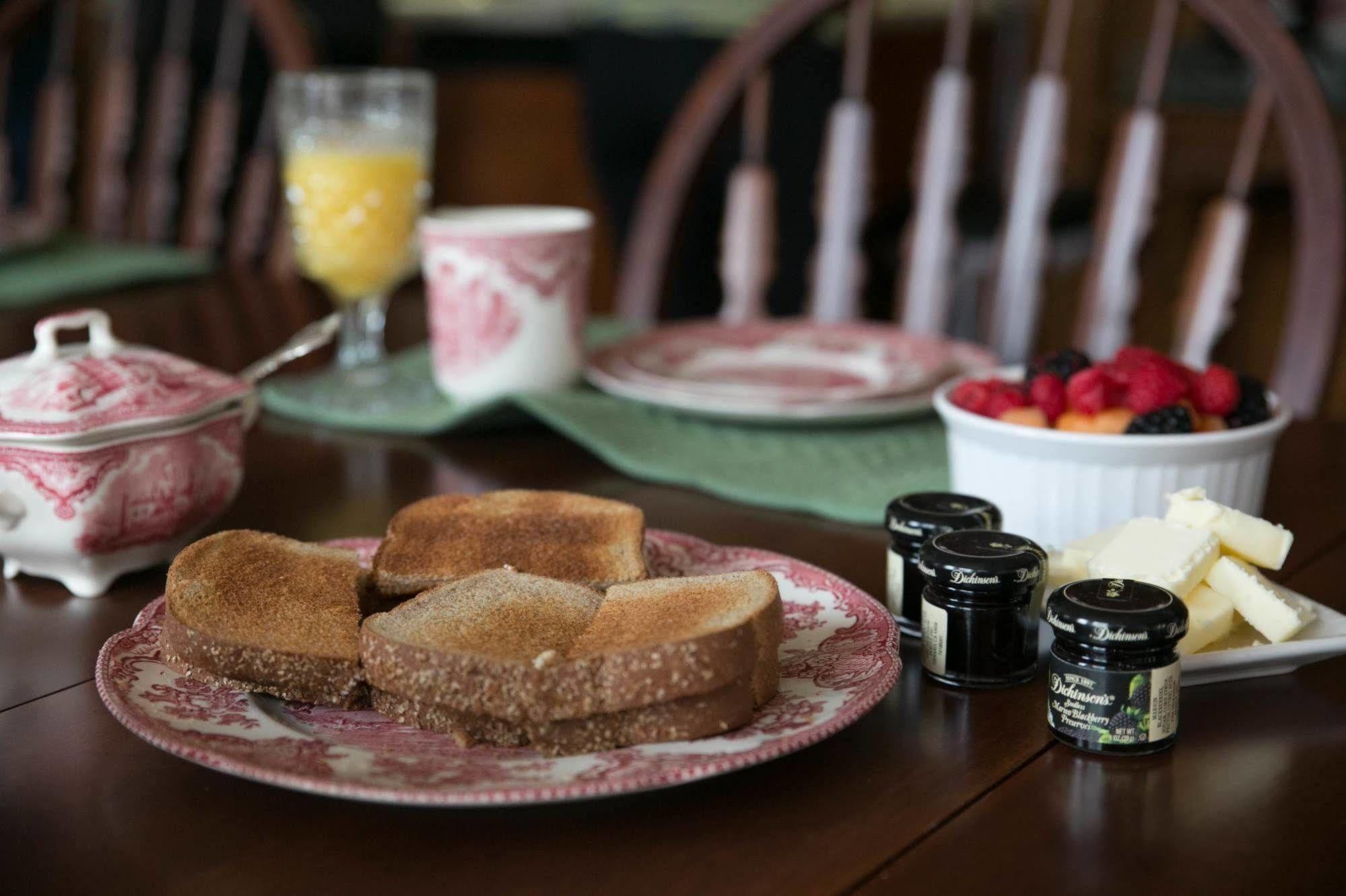 נייפרוויל Harrison House Bed & Breakfast מראה חיצוני תמונה