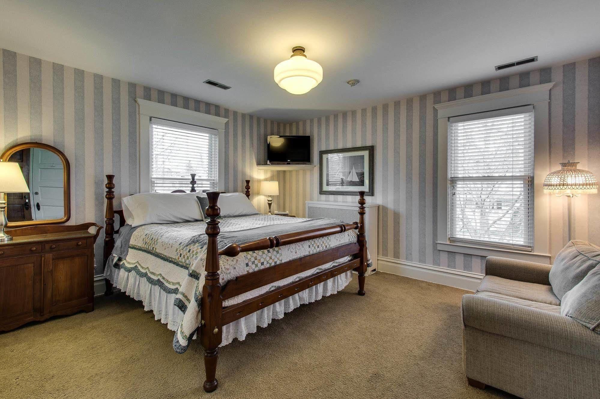 נייפרוויל Harrison House Bed & Breakfast מראה חיצוני תמונה