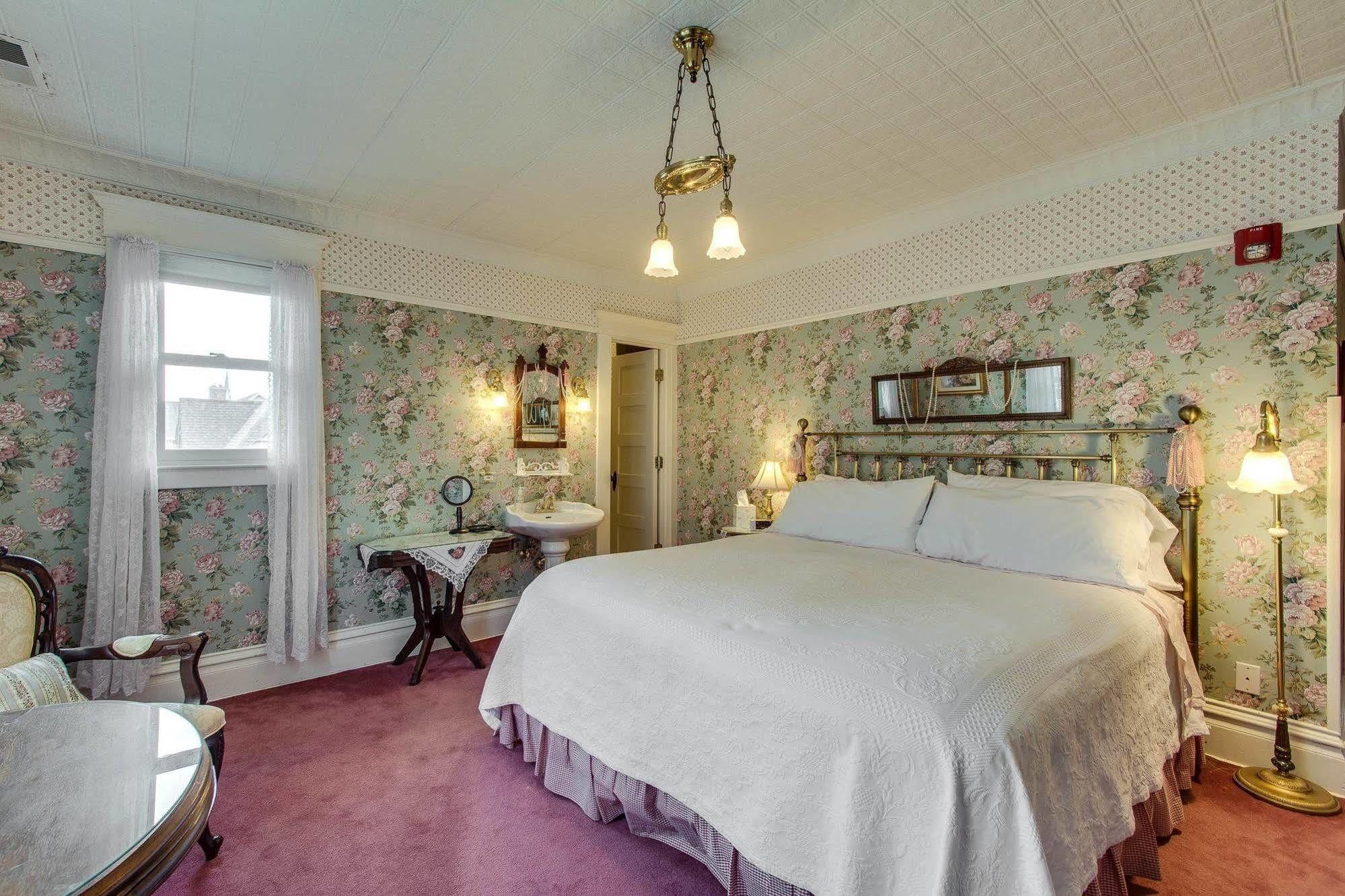 נייפרוויל Harrison House Bed & Breakfast מראה חיצוני תמונה