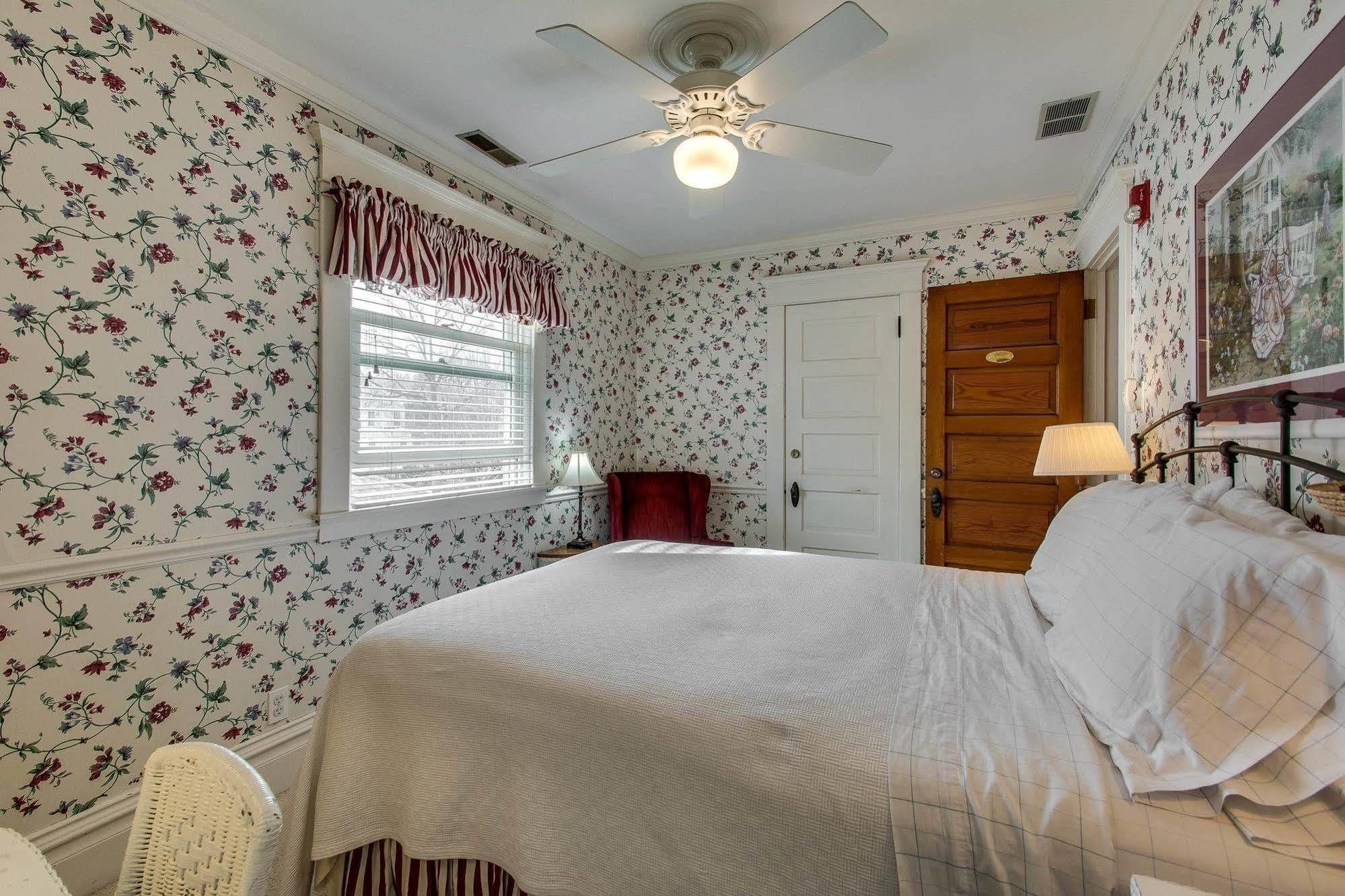 נייפרוויל Harrison House Bed & Breakfast מראה חיצוני תמונה
