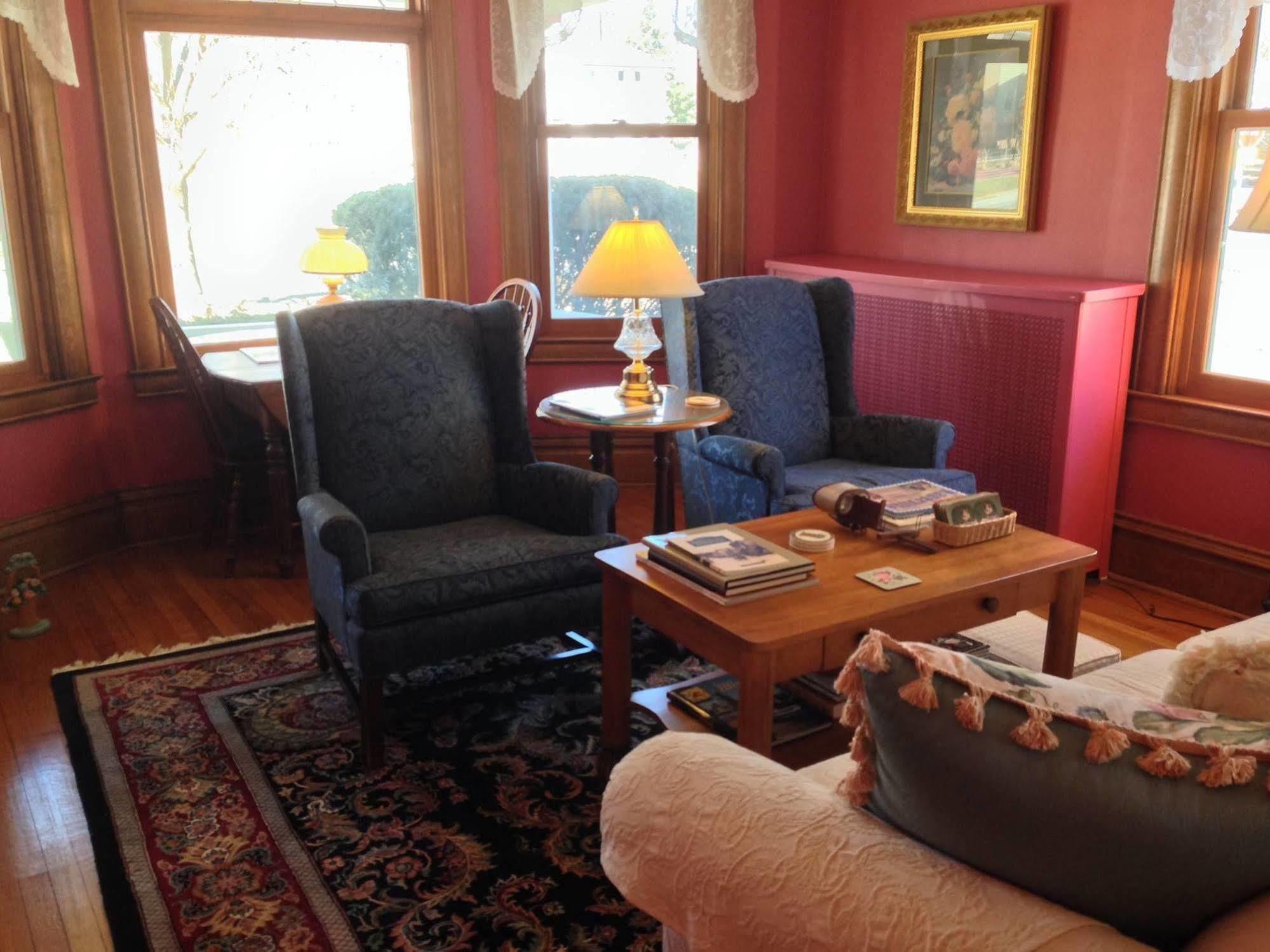 נייפרוויל Harrison House Bed & Breakfast מראה חיצוני תמונה