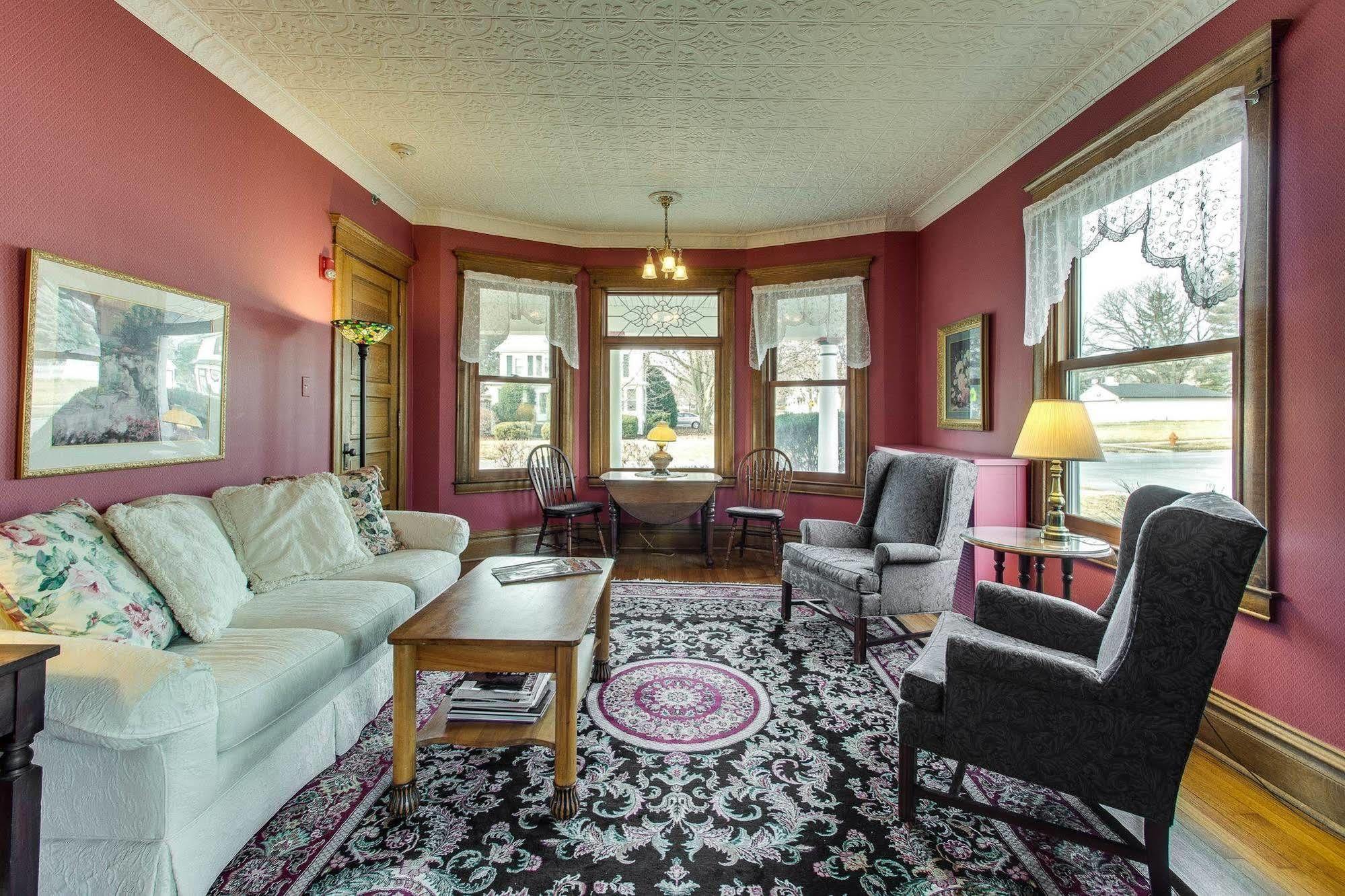 נייפרוויל Harrison House Bed & Breakfast מראה חיצוני תמונה