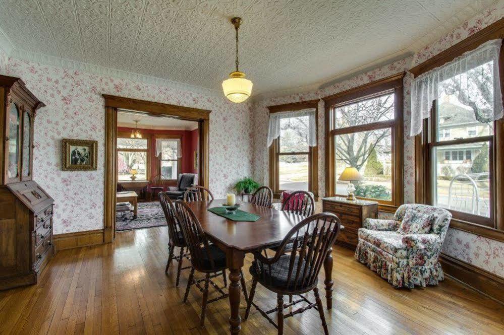 נייפרוויל Harrison House Bed & Breakfast מראה חיצוני תמונה