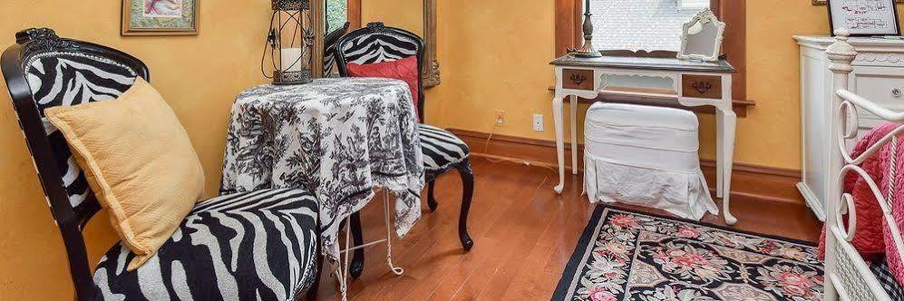 נייפרוויל Harrison House Bed & Breakfast מראה חיצוני תמונה