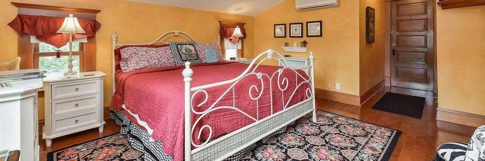 נייפרוויל Harrison House Bed & Breakfast מראה חיצוני תמונה
