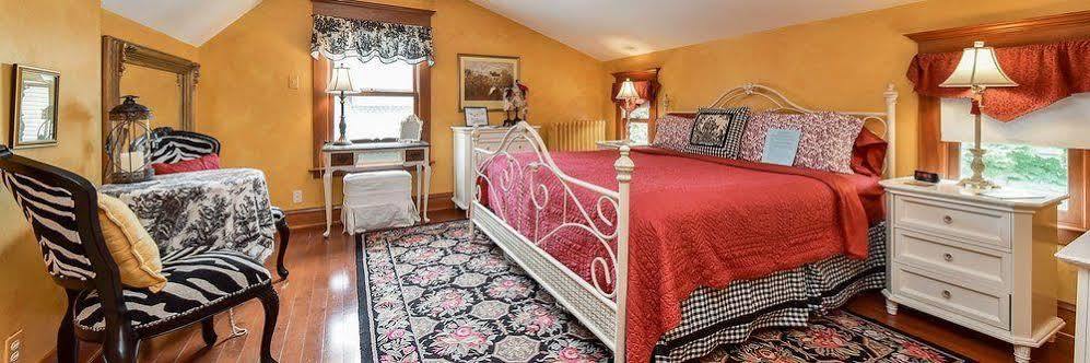 נייפרוויל Harrison House Bed & Breakfast מראה חיצוני תמונה
