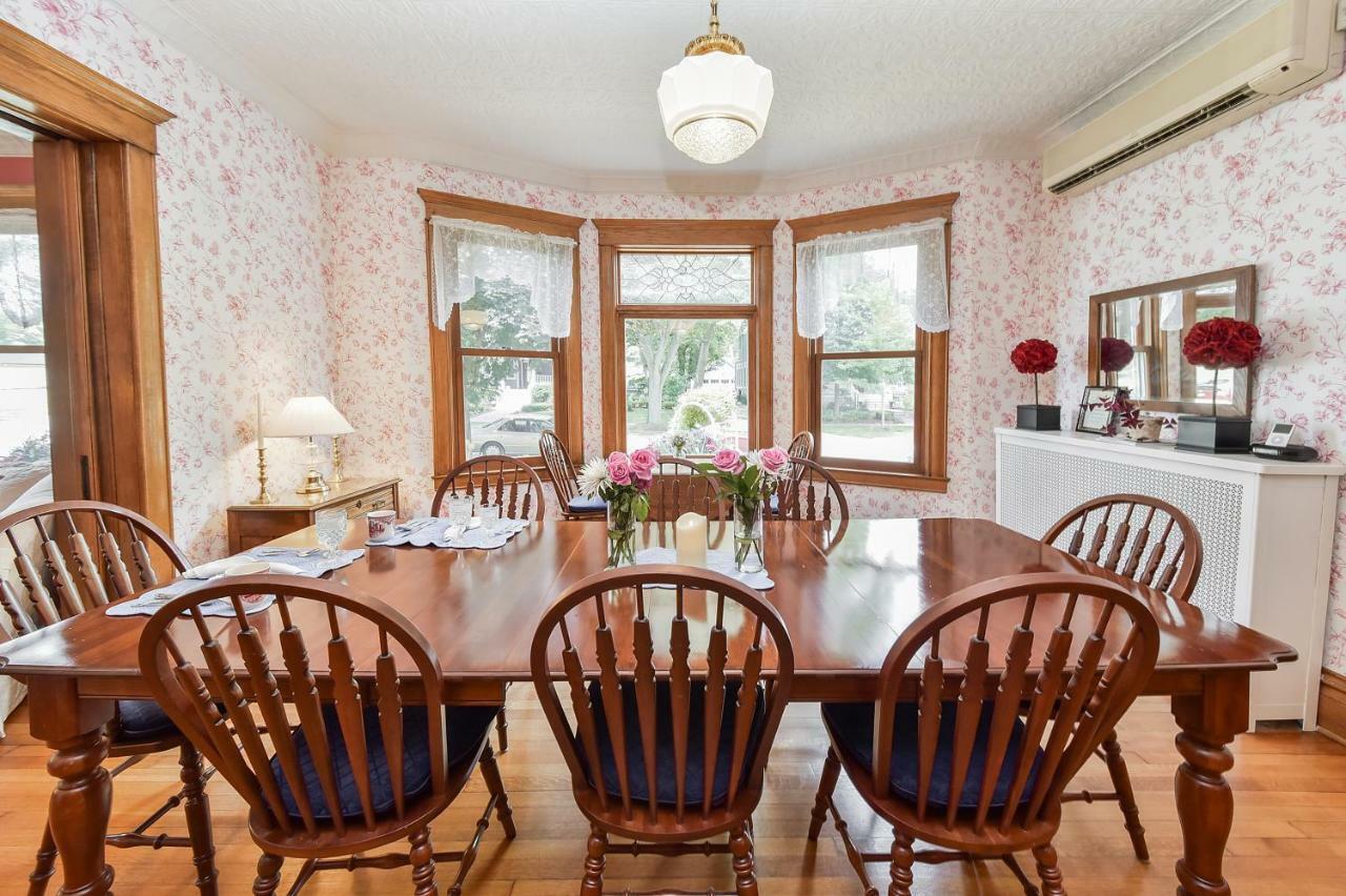 נייפרוויל Harrison House Bed & Breakfast מראה חיצוני תמונה