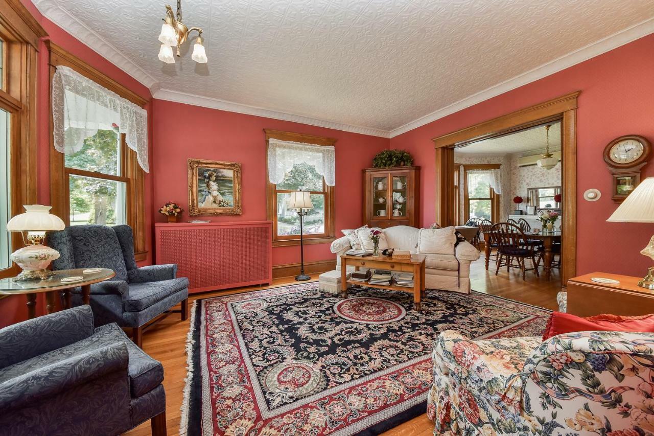 נייפרוויל Harrison House Bed & Breakfast מראה חיצוני תמונה