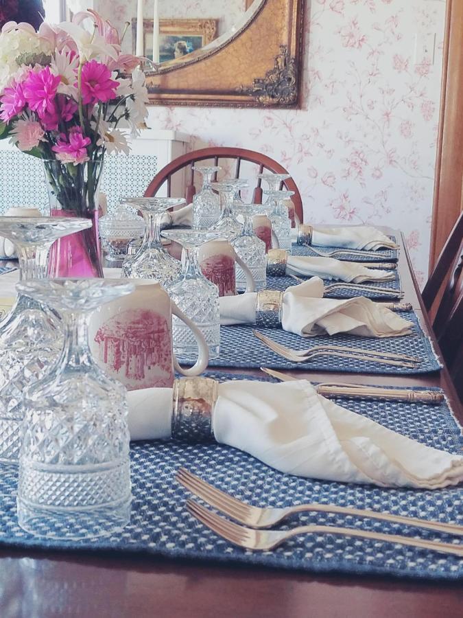 נייפרוויל Harrison House Bed & Breakfast מראה חיצוני תמונה