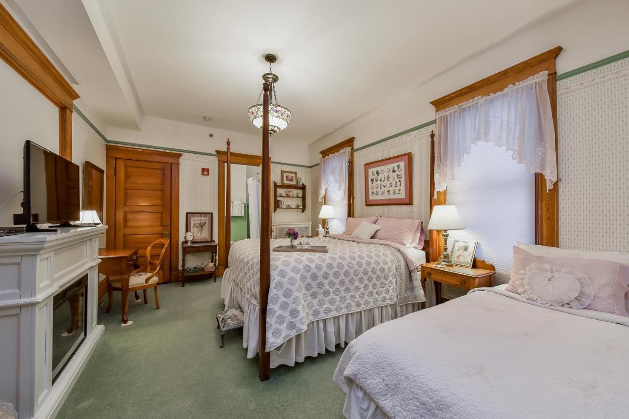 נייפרוויל Harrison House Bed & Breakfast חדר תמונה